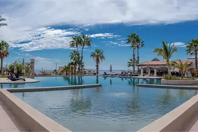 Image de Lux New Condo in Gated Community w/ Pool Arch View Close to Downtown Cabo