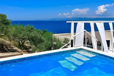 Image de Maison près de la mer avec la piscine Prigradica, Korcula (K-22904)
