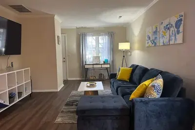 Image de Cozy home! Near downtown, St. Francis, mall, Fort Wayne Children's Zoo and more!