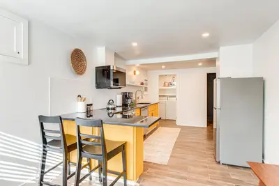 Image de 1/2 Mi to City Park: Pet-Friendly Denver Home!