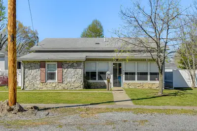 Image de Harrisburg Home w/ Private Yard + Screened Porch!