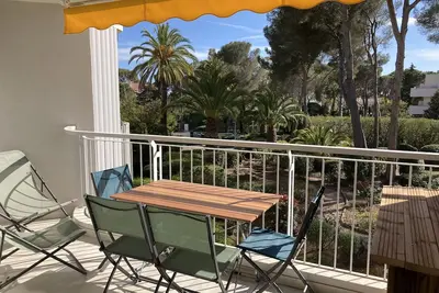 Image de Appartement Spacieux et Calme Dans un Écrin de Verdure à 150 Mètres du Littoral
