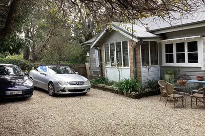 Image de Gorgeous 3Br cottage on half an acre in historic Mt Victoria, BlueMountains.