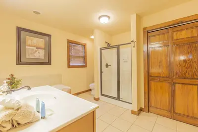 Image de L130a, \"Nestled Inn\" 1Br Loft Lakeview Cabin, See Desc. for Summer Special