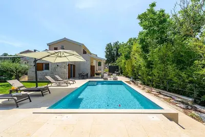 Image de Villa avec piscine et climatisation