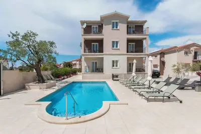 Image de Appartement de vacances avec air conditionné et une piscine extérieure
