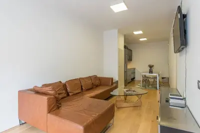 Image de Appartement de deux chambres flambant neuf à louer temporairement dans le centre