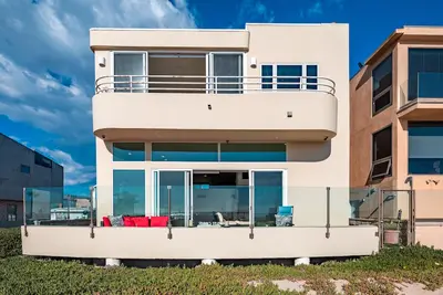 Image de Time2Relax at this Beachfront House on Silverstrand!