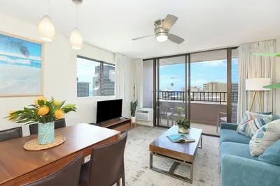 Image de Great Partial Ocean View! Full Kitchen, Free Parking, Pool! Heart of Waikiki!
