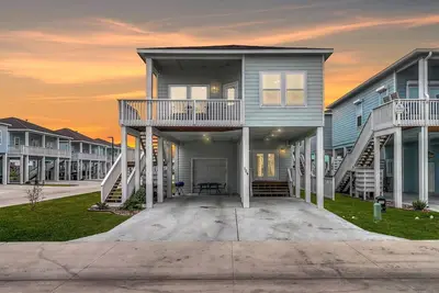 Image de Rock Aransas Retreat! Huge Community Pool! Close to the beach and boat ramp!