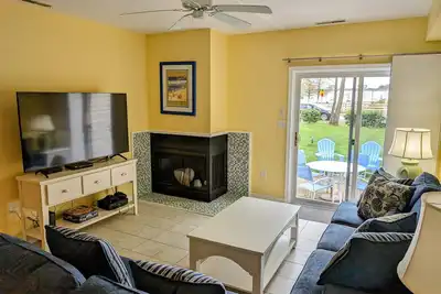 Image de Cozy Coastal Value – 2br Sea Pines Townhome Just a Block from the Beach!