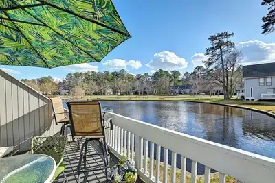 Image de Sea Colony 2 Bed, 2 Bath, sleeps 5, beautiful ground floor condo! Amazing water view, close to tennis courts, pool, shuttle, Wifi at the property!