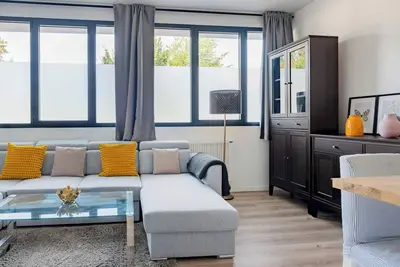 Image de Appartement touristique rénové avec 2 chambres près de la gare de Schaerbeek