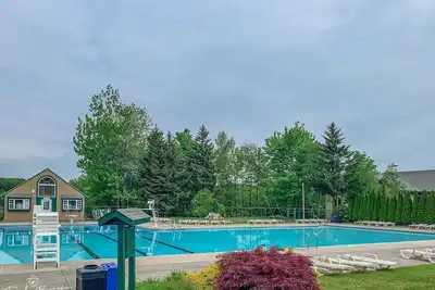 Image de Hot Tub | Sauna | Fire Pit | Pets Welcome | Lake & Resort Access