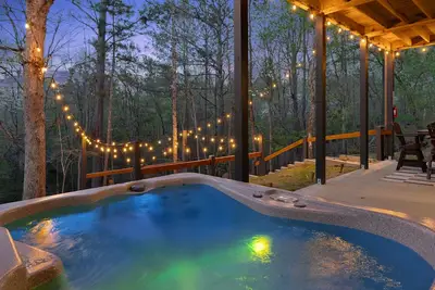 Image de Xl Fire Pit-Hot Tub-2 Masters-Bunk Room-6 min. easy drive to downtown