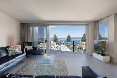 Image de Massive apartment with huge views!
