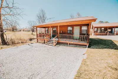 Image de One Bedroom Lake Cabin