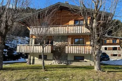 Image de Wifi, 1er étage, balcon, télévision, casier à ski, 65m², Les Gets