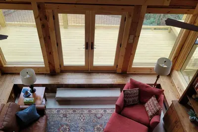Charming home in Seven Devils. Close access to tubing, ziplining, & hiking.