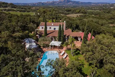 Image de 5 Bedroom Villa in San Pantaleo, Olbia