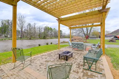 Image de Riverfront Tennessee Retreat w/ Patio & Boat Ramp!