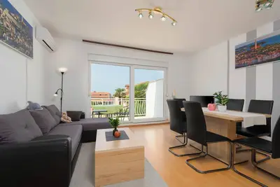 Image de Apartment with Balcony - 55m2 - 1 Km to the Sea and Tourist center
