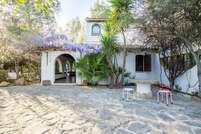 Image de Wisteria House between beaches and mountains