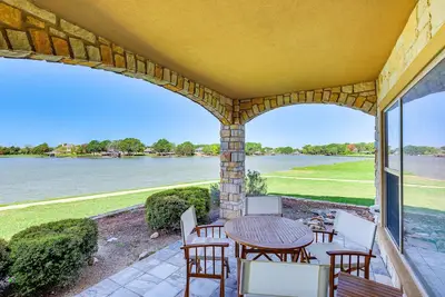Image de Lakefront Corsicana Condo w\/ Pool Access!