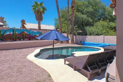 Image de Modern Tucson Getaway w/ Private Pool & Fire Pit!