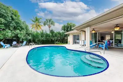 Image de Casa Del Sol Pool Bungalow | Sleeps 8 | Near Beach