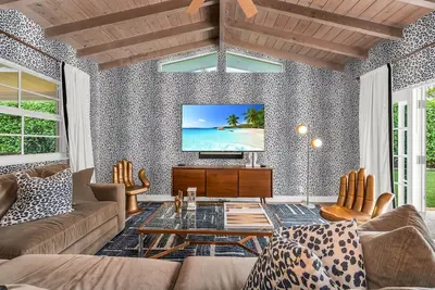 Image de Island Bliss Manor + Private Beach Access!