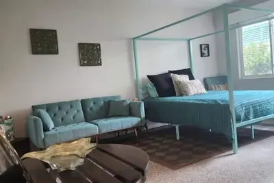 Image de Studio Apt Near Down Town!