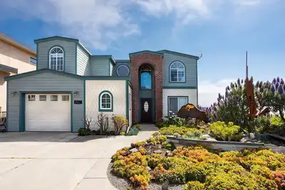 Image de Ocean Front Luxury Home, Relax, Revive, Rejuvenate on The Lost Coast