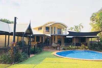Image de Kybra Retreat 4 Bedroom 3 Bathroom Luxury House with Pool Stra6726rdjn2c7f