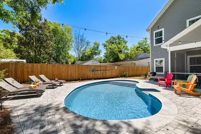 Image de 4 Bedroom Park Circle Retreat with Pool!