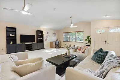 Image de Spacious & Modern - Private Hideaway - Central