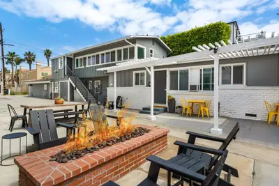 Image de Entire Complex | Steps To The Sand | Sleeps 20
