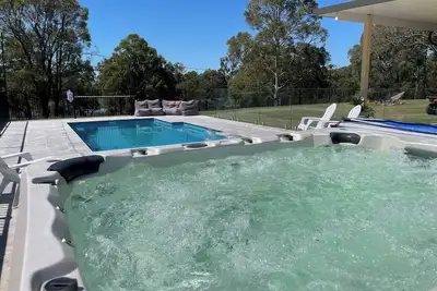 Image de Ironstone Residence relaxing retreat 6 bed 2 bth private pool and hot spa pool table
