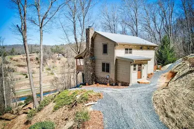 Image de Cozy Cabin + Mt View/River/Hot Tub/Pool Table/Fire Pit