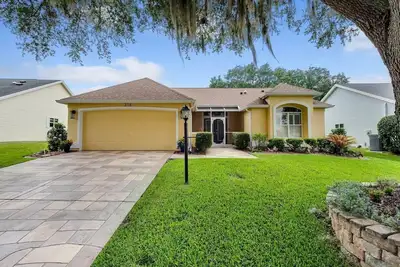 Image de Great location! Near Spanish Springs, beautifully remodeled with private lanai.
