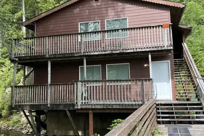 Image de Bottom floor unit centrally located in downtown Ketchikan! [Ask for Rental Car]
