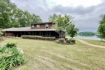 Image de Waverly Lakehouse - private cabin, lake view, close to \nOld Waverly\/Mossy Oak