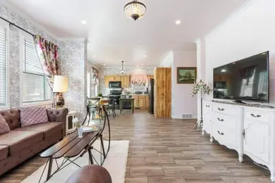 Image de House on Pond in Idaho Springs with Hot Tub - New Construction Custom Built!
