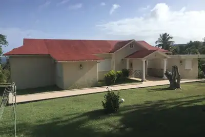 Image de Chez LOLOJoli bas de villa vue mer avec jardin et terrasse refait a neuf.