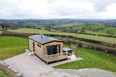 Image de Cae Bedw, pet friendly, with hot tub in Llanfair Caereinion