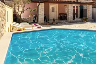 Image de Villa avec piscine extérieure