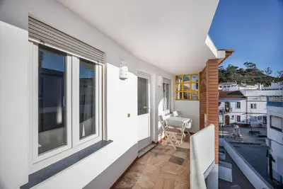Image de Appartement 'Apartamento Amarelo T1' avec balcon et Wi-Fi