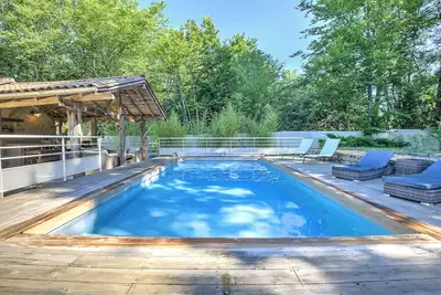 Image de Chalet 'Le De Léonie Et Julie' avec piscine privée, Wi-Fi et climatisation