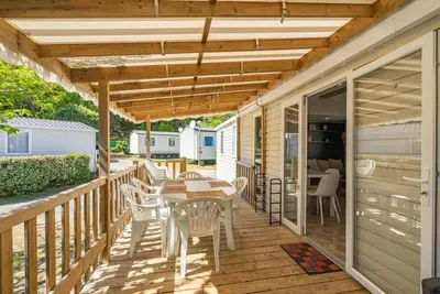 Image de Mobile Home 'Mh 428 Ronce Les Bains' avec piscine partagée, terrasse et climatisation