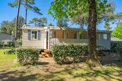 Image de Mobile Home 'Mh 122 Ronce Les Bains' avec piscine partagée, terrasse et climatisation
